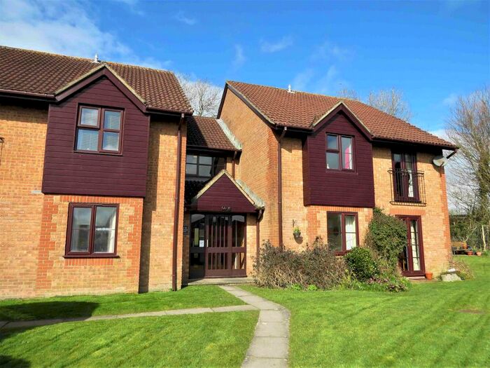1 Bedroom Ground Flat To Rent In Jeanneau Close, Shaftesbury, Dorset, SP7