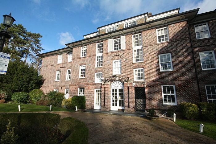 2 Bedroom Flat For Sale In Park Lawn, Farnham Royal, SL2