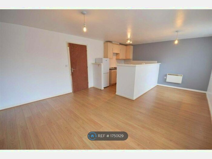 2 Bedroom Flat To Rent In Silchester Drive, Manchester, M40