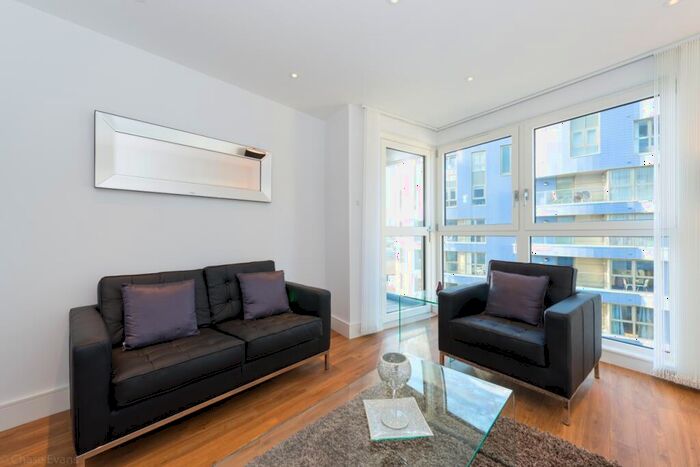 1 Bedroom Apartment To Rent In Gillespie Court, Queensland Terrace, Islington, N7