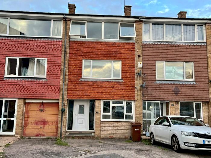 4 Bedroom Town House To Rent In Beverley Close, Gillingham, Kent, ME8