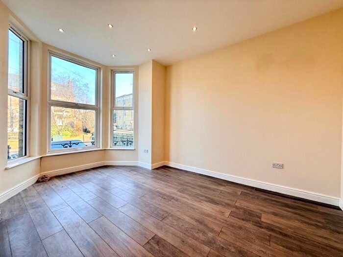 2 Bedroom Flat To Rent In St. Peters Road, Croydon, London, CR0
