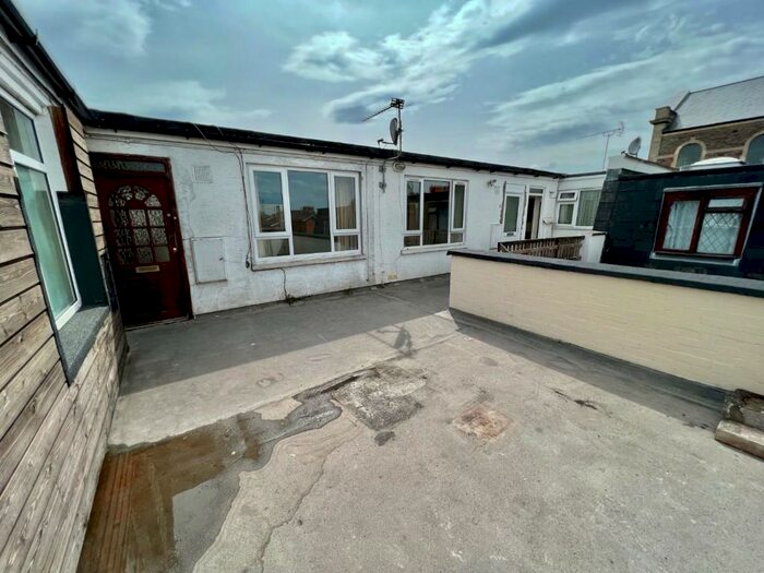 1 Bedroom Flat To Rent In High Street, Staple Hill, Bristol, BS16