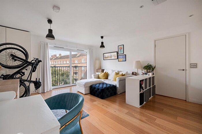 2 Bedroom Flat For Sale In Cresset Road, Homerton, E9