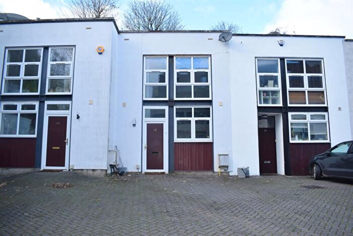 3 Bedroom House To Rent In Century Yard, London, SE23