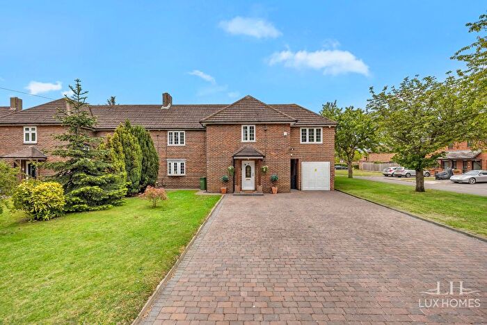 6 Bedroom Detached House For Sale In Cavendish Avenue, Hornchurch, RM12