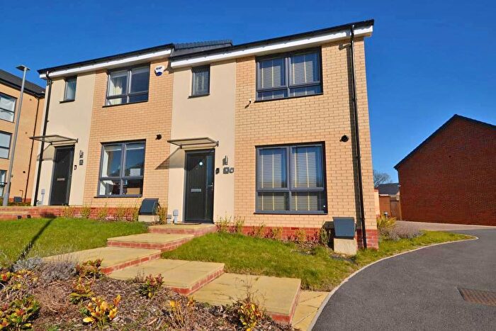 3 Bedroom Semi-Detached House To Rent In Twain Way, Tattenhoe Park, Milton Keynes, Buckinghamshire, MK4