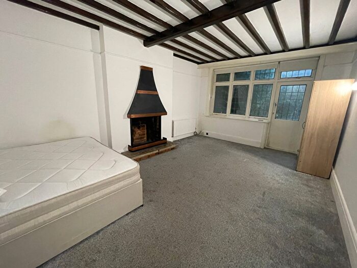 1 Bedroom Semi-Detached House To Rent In West Lodge Avenue, London, W3