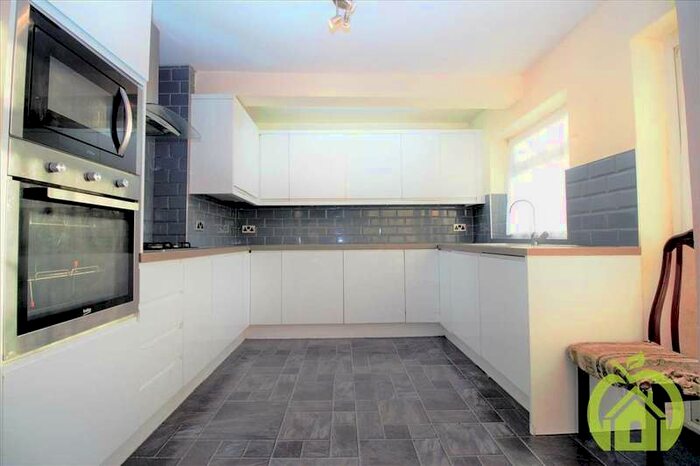 5 Bedroom Semi-Detached House To Rent In Saville Road, Romford, RM6