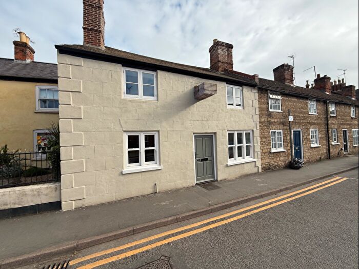 3 Bedroom End Of Terrace House For Sale In West Street, Bourne, PE10