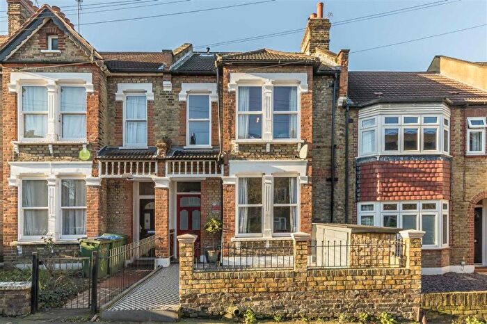 5 Bedroom House To Rent In Kinveachy Gardens, Charlton, SE7