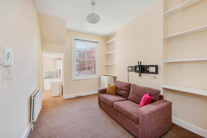 2 Bedroom Flat To Rent In Latimer Road, London, W10