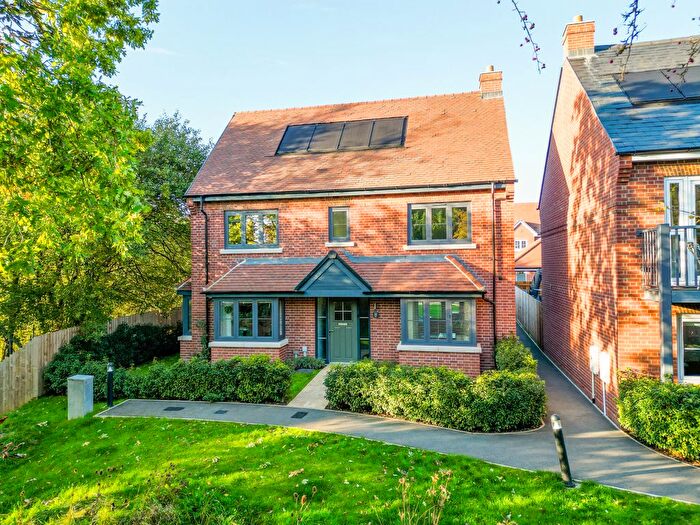 4 Bedroom Detached House For Sale In Heron Mews, Bourne End, HP1