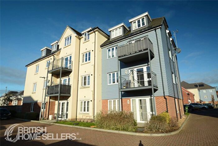 2 Bedroom Apartment For Sale In Barn Avenue, Aldershot, Hampshire, GU12