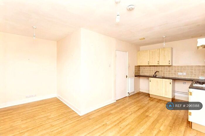 1 Bedroom Flat To Rent In High Street North, Dunstable, LU6