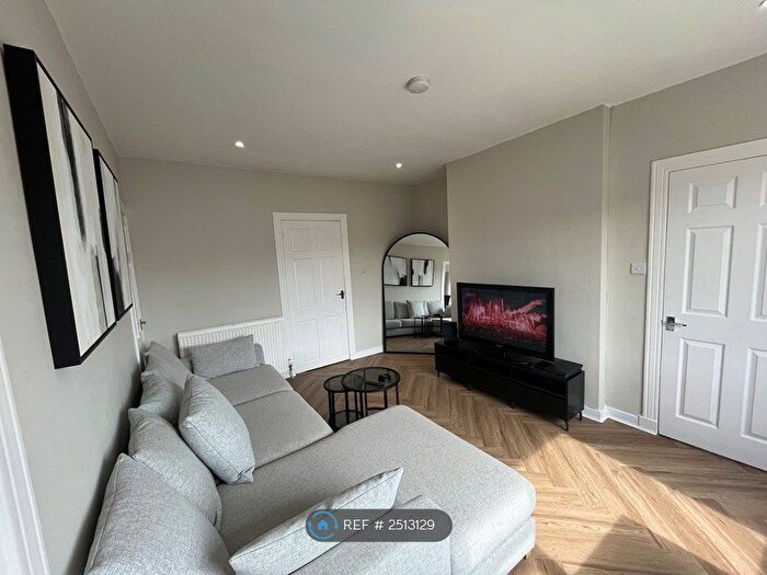 3 Bedroom Flat To Rent In Ashcroft Drive, Glasgow, G44