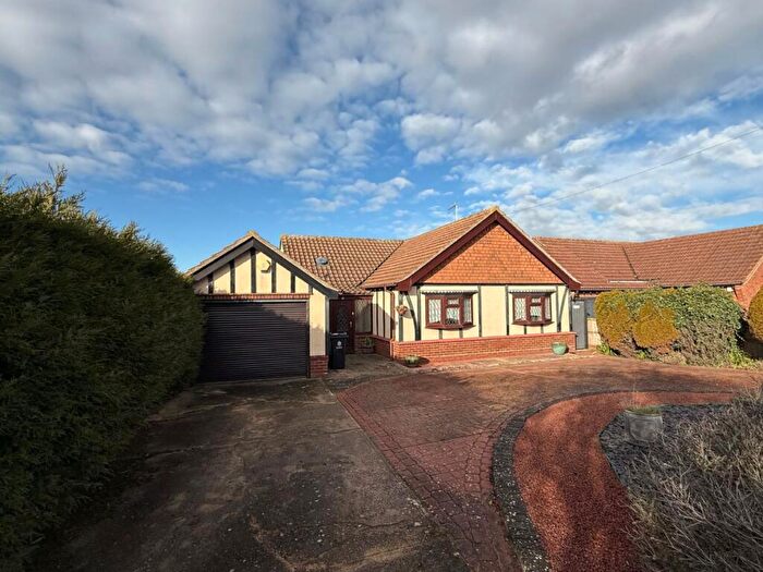 2 Bedroom Detached Bungalow For Sale In Elm Tree Avenue, Frinton-on-sea, CO13