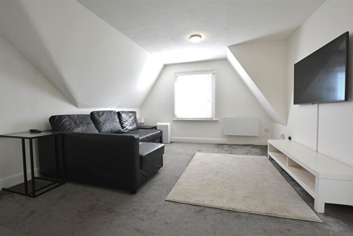 1 Bedroom Flat To Rent In Warley Hill, Warley, Brentwood, CM14