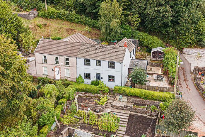 3 Bedroom Semi-detached House For Sale In Engine Row, Penclawdd, Swansea, SA4