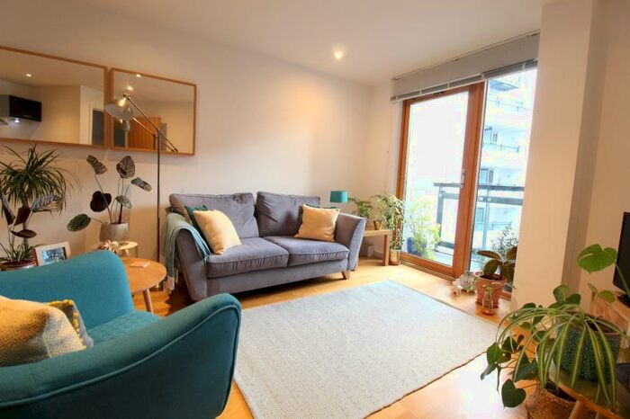 2 Bedroom Apartment To Rent In Gateway East, Marsh Lane, LS9