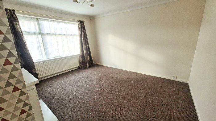 2 Bedroom Bungalow For Sale In Kingsfield Oval, Basford, Stoke-On-Trent, ST4