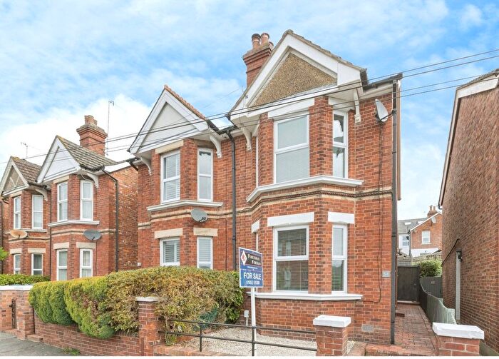 3 Bedroom Semi Detached House For Sale In Dynevor Road, Tunbridge Wells, Kent, TN4
