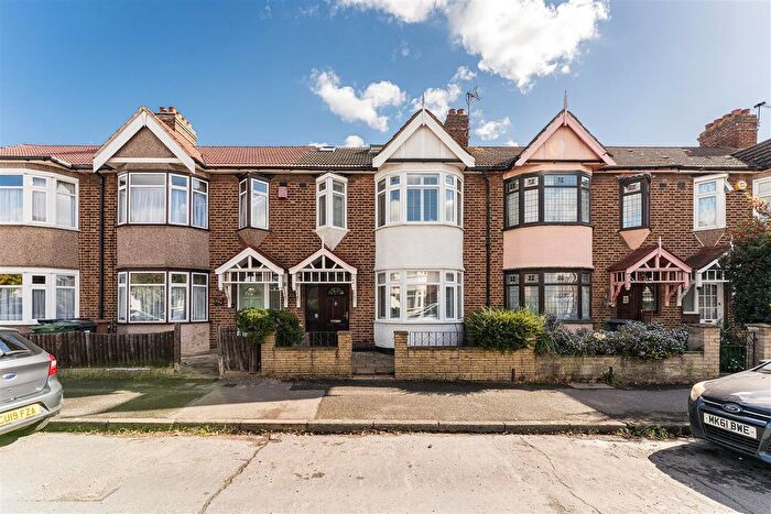 4 Bedroom Terraced House For Sale In Coolgardie Avenue, Highams Park, E4