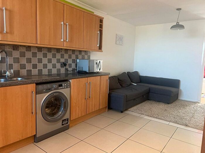 3 Bedroom Flat To Rent In Symington House, SE1