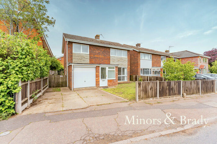 4 Bedroom Detached House For Sale In Bradenham Road, Shipdham, IP25