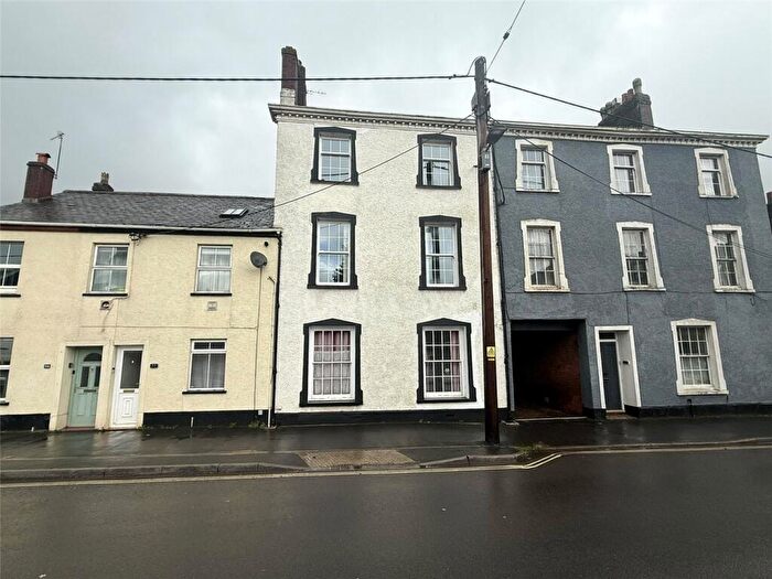 2 Bedroom Apartment To Rent In East Street, Crediton, Devon, EX17