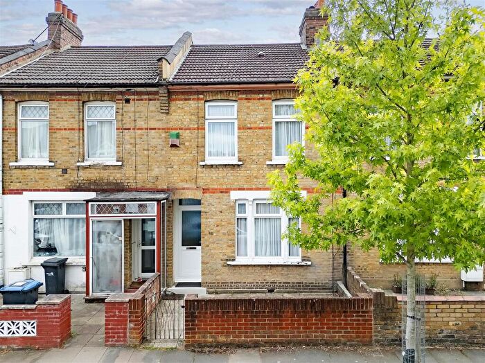 3 Bedroom House For Sale In Elmhurst Road, Enfield, EN3