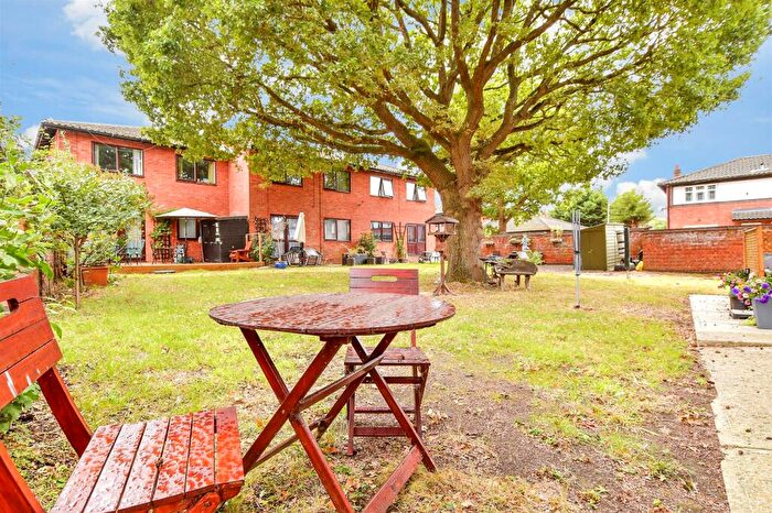 1 Bedroom Flat For Sale In Colville Mews, Billericay, Essex, CM12