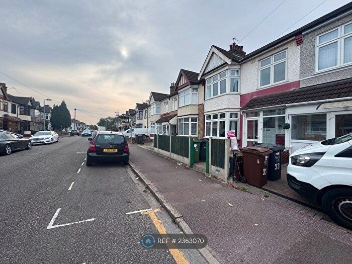 4 Bedroom Semi-detached House To Rent In Hurstbourne Gardens, Barking, IG11