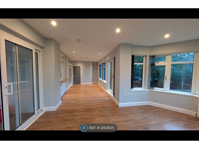 3 Bedroom Flat To Rent In Brooklands Drive, Gedling, Nottingham, NG4