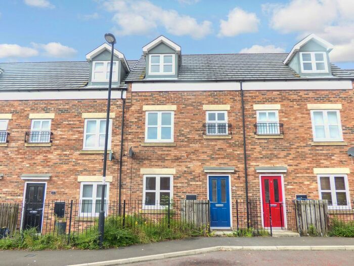 3 Bedroom Town House To Rent In Amberdale Avenue, Walkergate, Newcastle Upon Tyne, NE6