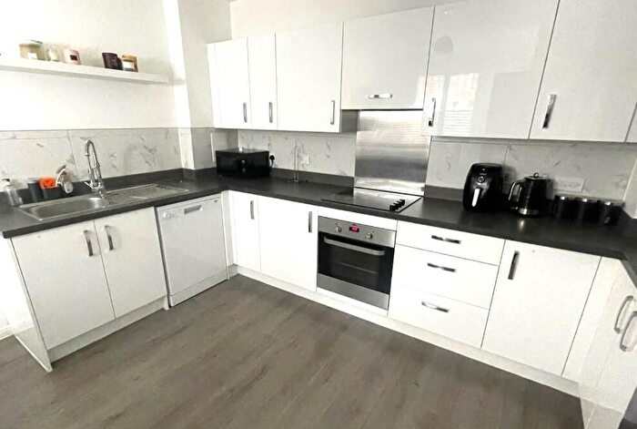 3 Bedroom Flat To Rent In Cunningham Park, Harrow, HA1