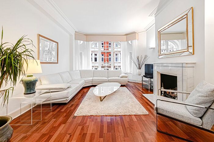 3 Bedroom Flat To Rent In Lincoln House, Basil Street, SW3