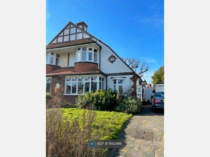 3 Bedroom Semi-Detached House To Rent In Pickhurst Lane, West Wickham, BR4
