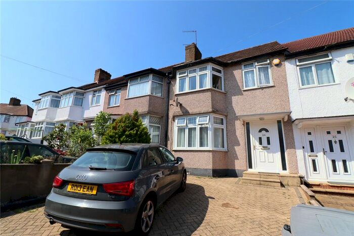 Terraced House To Rent In Larkway Close, Kingsbury, London, NW9