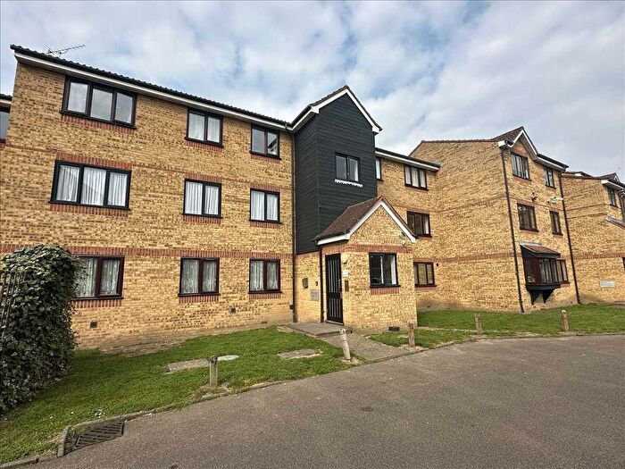 2 Bedroom Flat To Rent In Redford Close, Feltham, TW13