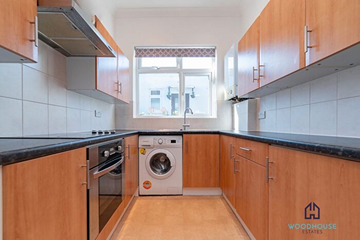 1 Bedroom Flat To Rent In Ballards Lane, London, N3