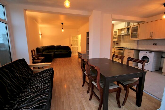 4 Bedroom Semi-Detached House To Rent In Canonbie Road, Forest Hill SE23