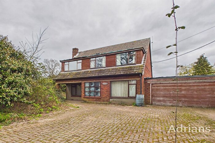 4 Bedroom Detached House For Sale In Helmons Lane, West Hanningfield, CM2