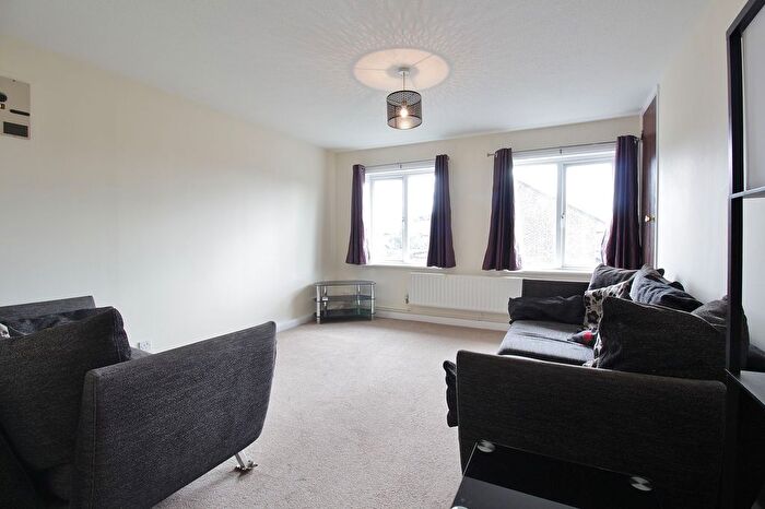 1 Bedroom Maisonette To Rent In Thatchers Way, Isleworth, TW7