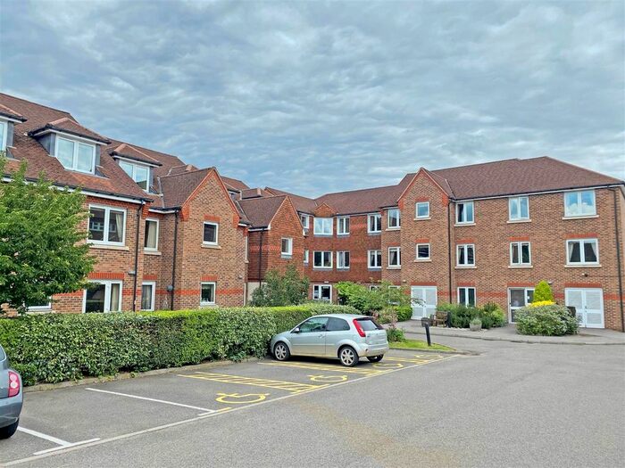 1 Bedroom Property For Sale In London Road, Redhill, RH1