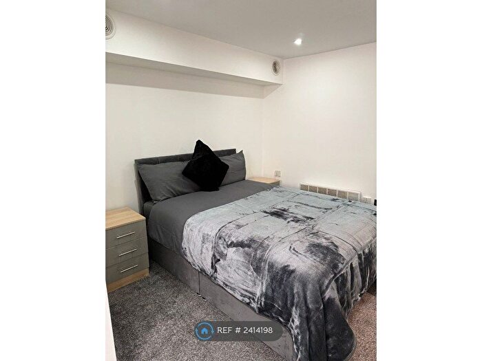 2 Bedroom Flat To Rent In Piccadilly, Bradford, BD1