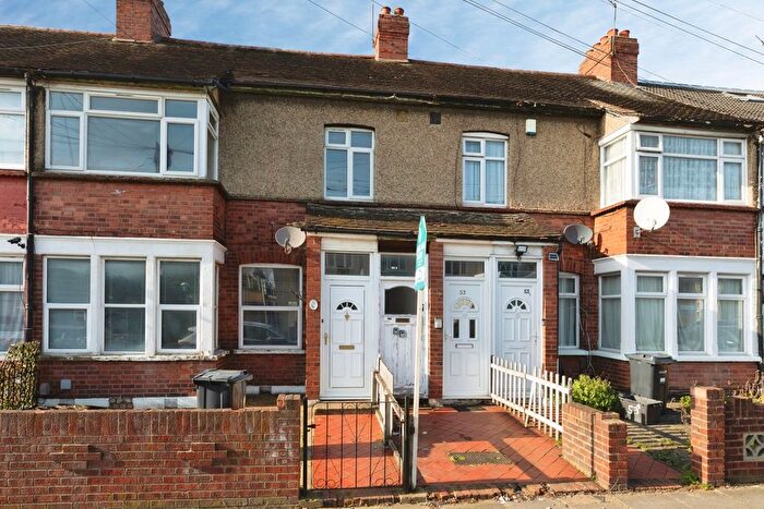 3 Bedroom Terraced House For Sale In Perrymans Farm Road, Ilford, IG2