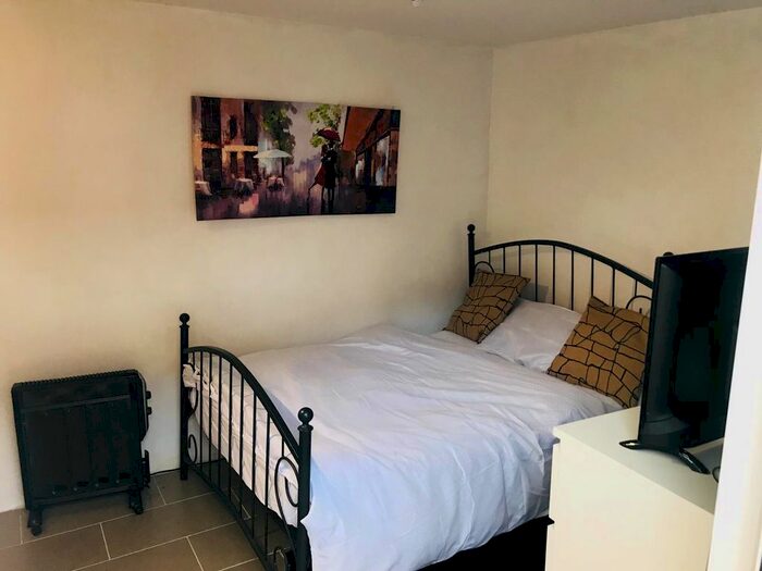 1 Bedroom Studio To Rent In South Park Terrace, Ilford, IG1