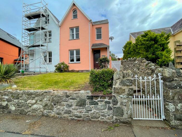 3 Bedroom Semi-Detached House For Sale In Llanwnda, Caernarfon, Gwynedd, LL54