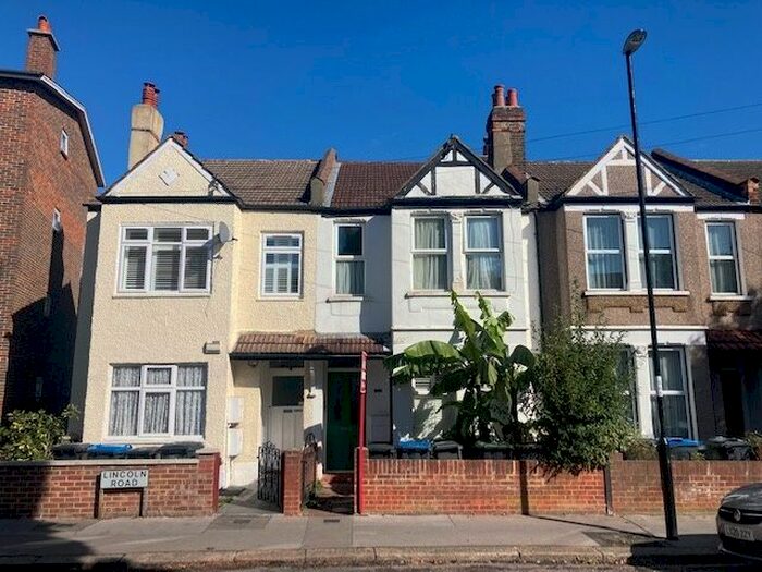 2 Bedroom Flat To Rent In Lincoln Road, South Norwood, SE25